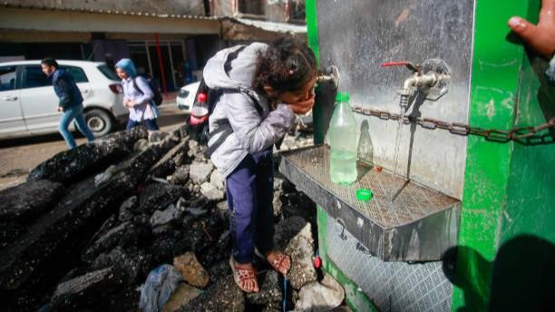 Keji! Israel Buang Limbah ke Aliran Mata Air yang Dipakai Warga Palestina untuk Minum