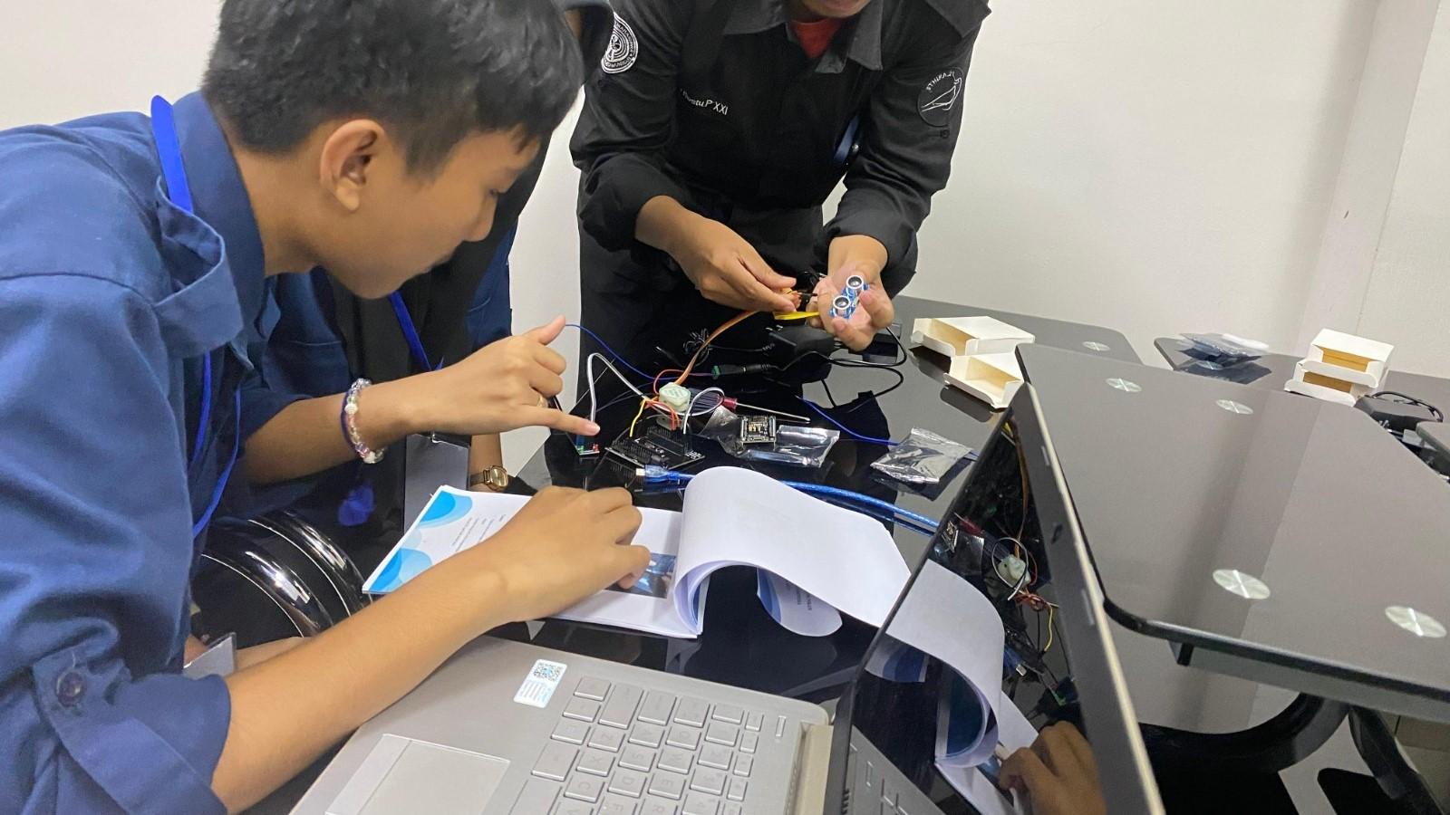 Workshop IoT UPI Purwakarta Deteksi Banjir Siapkan Generasi Muda Hadapi Era Digital
