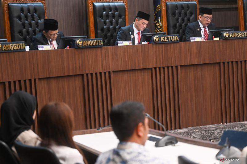 Ketua KPU Dipecat, DPR Minta Jadi Pelajaran untuk Pusat hingga Daerah