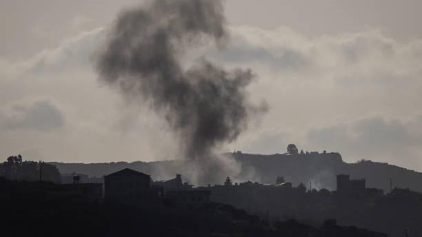 Balas Serangan, Puluhan Roket Hizbullah Jatuh di Israel Utara