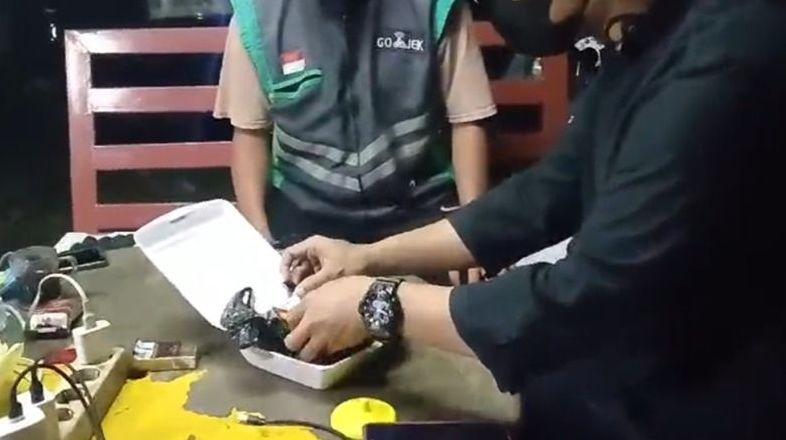 Polisi Selidiki Kasus Ojol Terima Order Pick Up Mi Instan Isi Sabu di Jakbar