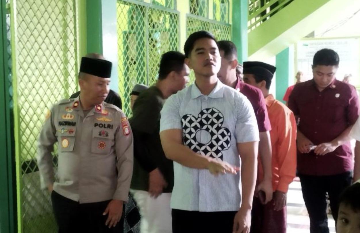 Kaesang Blusukan di Tanjung Priok, Jalan Kaki Ratusan Meter