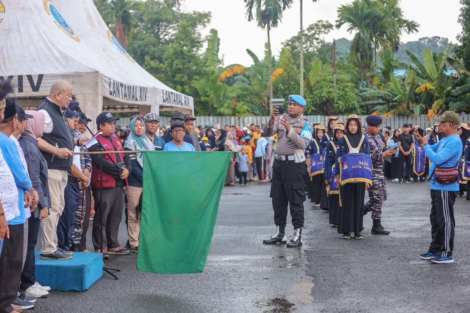 LaNyalla Lepas Pawai Fajar 1 Muharram 1446 H di Sorong