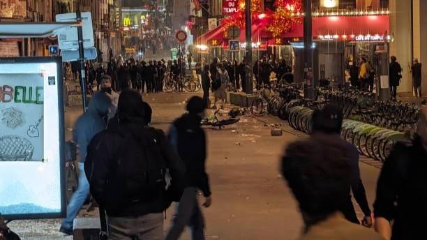 Pendukung Sayap Kiri Prancis 'Pesta Pora' Malam-malam Berujung Ricuh Rayakan Kemenangan Pileg