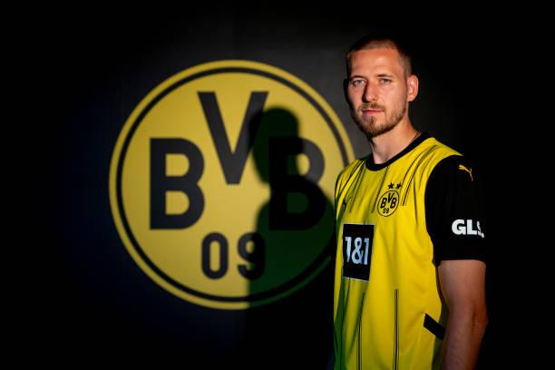 Waldemar Anton Resmi Masuk Borussia Dortmund