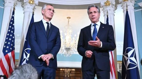 Blinken-Stoltenberg Bicarakan 'Jembatan' Keanggotaan NATO untuk Ukraina