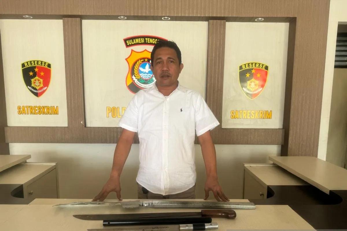 Polisi Tangkap 12 Pemuda Bersajam Tawuran di Kendari, Golok hingga Pisau Disita