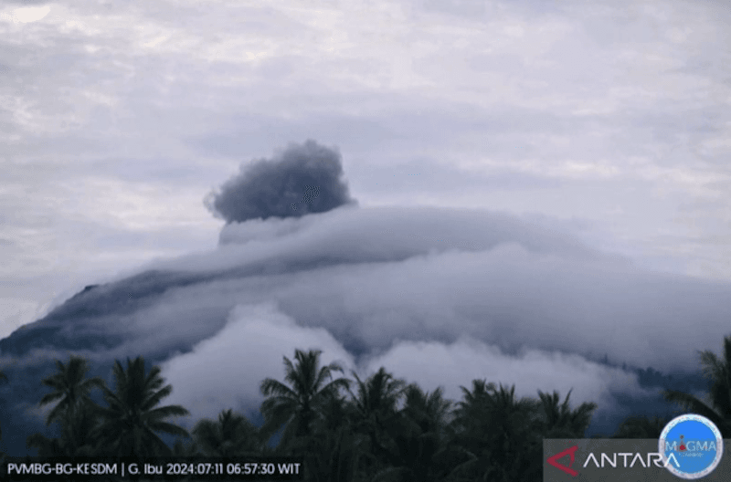 Pagi Ini, Gunung Ibu Erupsi dengan Amplitudo 10 mm