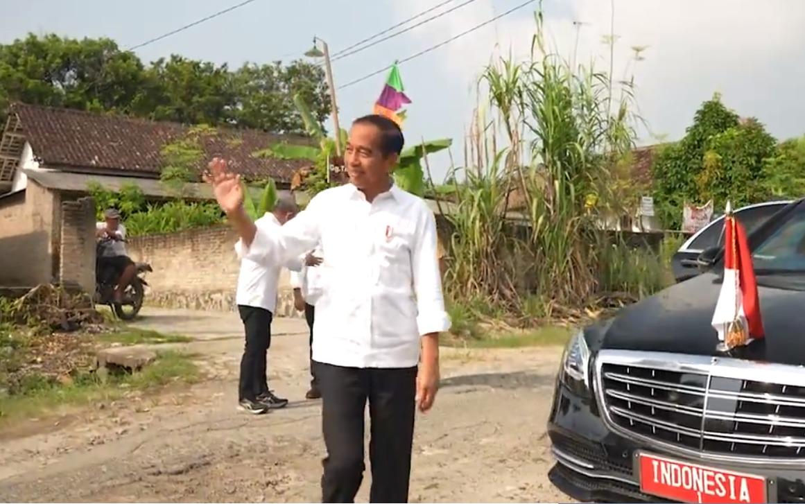 Tinjau Lagi Jalan Rusak di Lampung, Jokowi Ditemani Mendag dan Menteri PUPR
