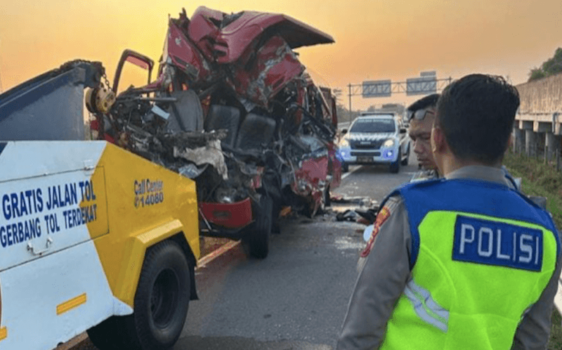 Kecelakaan di Tol Solo-Ngawi karena Sopir Mengantuk