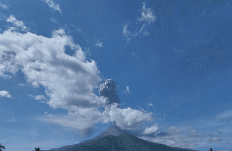 Ini yang Menyebabkan Gunung Lewotobi Laki-laki Erupsi Setiap Hari
