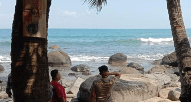 Tim Sar Cari Wisatawan Terseret Ombak di Pantai Kapitol Sukabumi
