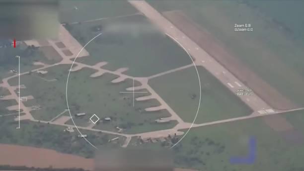 Rusia Klaim Serang Bandara Militer Mirgorod di Ukraina