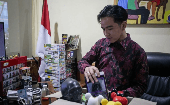 Mainan di Ruang Kerja Gibran Dinilai Sebagai Upaya Dekat ke Anak Muda