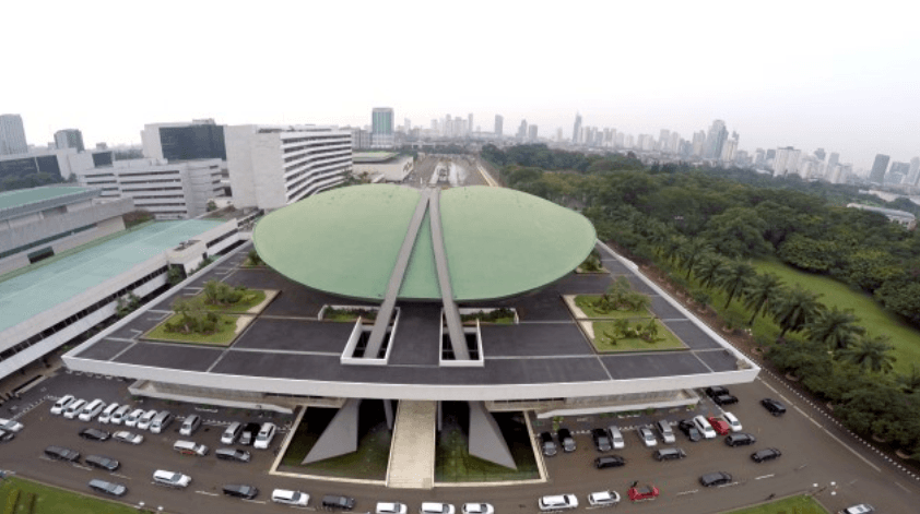 Pengibaran Bendera 16 Negara Pasifik di Kompleks Parlemen Tandai Kesiapan DPR Tuan Rumah Sidang Kedua IPPP