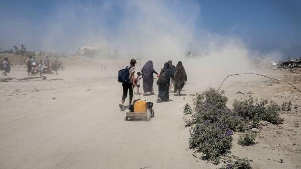 Ribuan Warga Khan Younis Lari dari Serangan Udara Israel