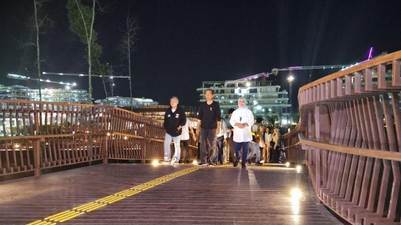 Presiden Jokowi Didampingi Iriana Tinjau Area Sumbu Kebangsaan IKN