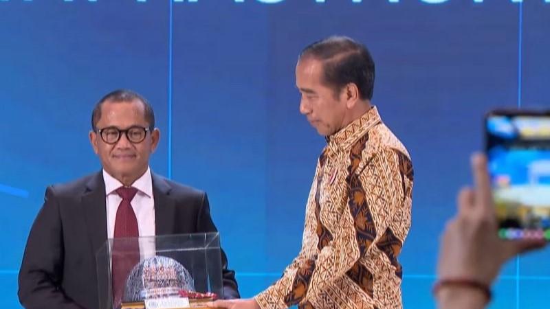 Presiden Jokowi Terima Penghargaan Bapak Konstruksi Indonesia dari Gapensi