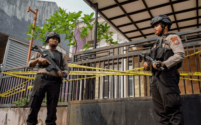 Densus 88 Amankan Orang Tua Terduga Teroris di Kereta Menuju Jakarta