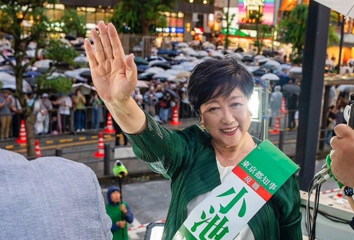 Gubernur Tokyo Yuriko Koike Alami Patah Tulang saat Buka Pertandingan Bisbol