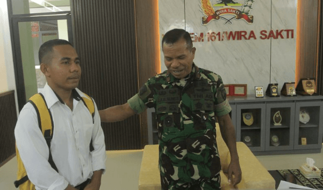 Danrem Wirasakti Siap Bina Joni Pemanjat Tiang Bendera agar Lolos TNI