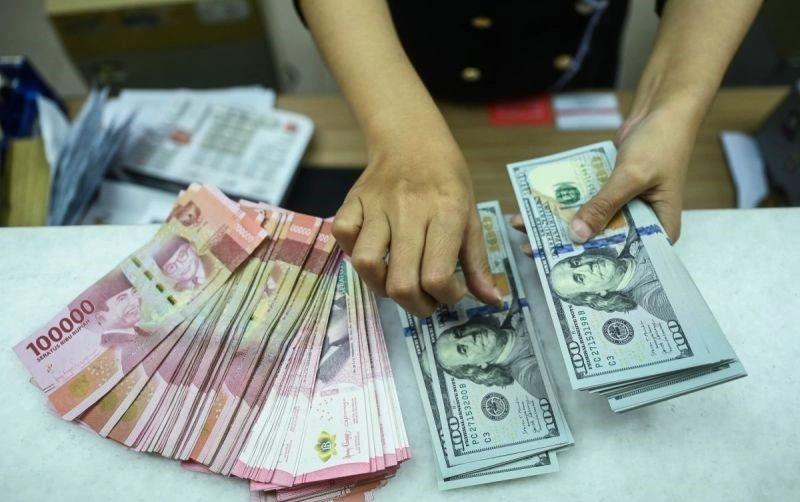 Ekspektasi Pemangkasan Suku Bunga AS Gerus Nilai Tukar Rupiah
