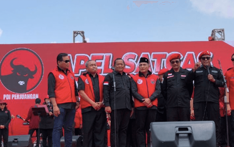 PDIP Serahkan Surat Tugas ke Edy Rahmayadi untuk Maju di Pilkada Sumut