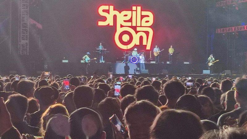 Penampilan Sheila On 7 di Makassar Pukau 20 Ribuan Penonton