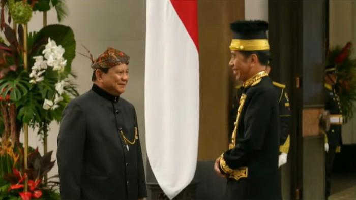 Sungging Senyum Jokowi-Prabowo saat HUT ke-79 RI di IKN