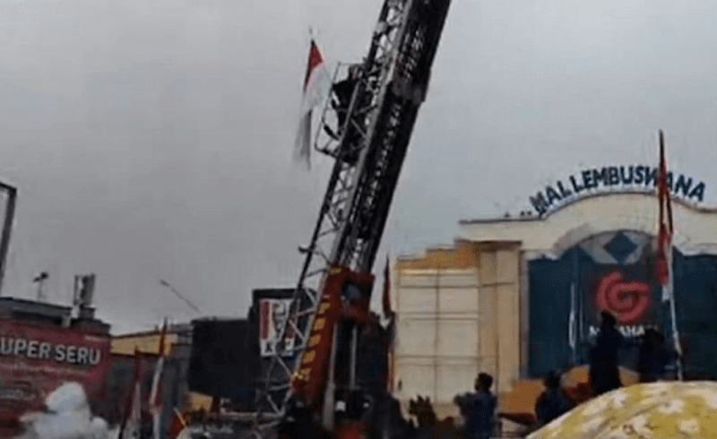 Ribuan Warga Samarinda Ikuti Upacara HUT RI dengan Khidmat Meski Diguyur Hujan