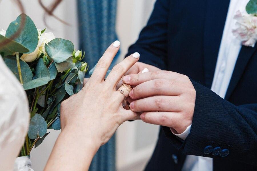 Arti Mimpi Melihat Teman Tunangan: Makna dan Interpretasi