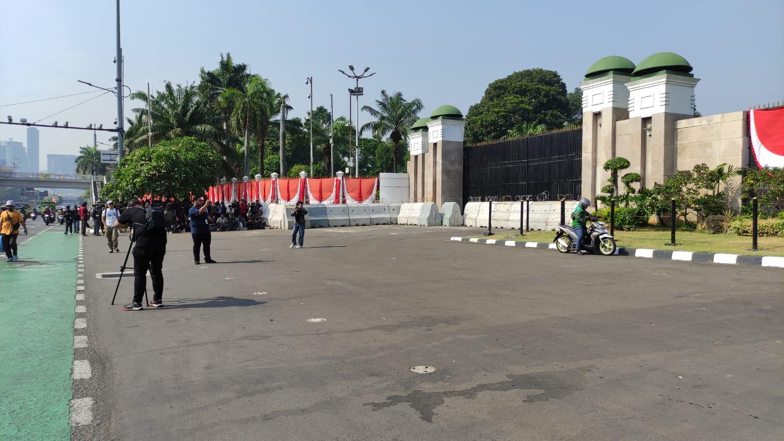 Massa Mulai Datang, Begini Situasi di Depan Gedung DPR RI