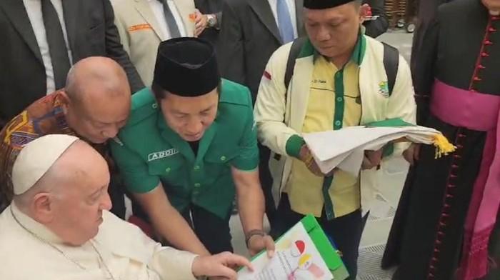 Temui Paus Fransiskus di Italia, Teken Deklarasi Jakarta-Vatikan Usulan Pemuda Lintas Agama RI