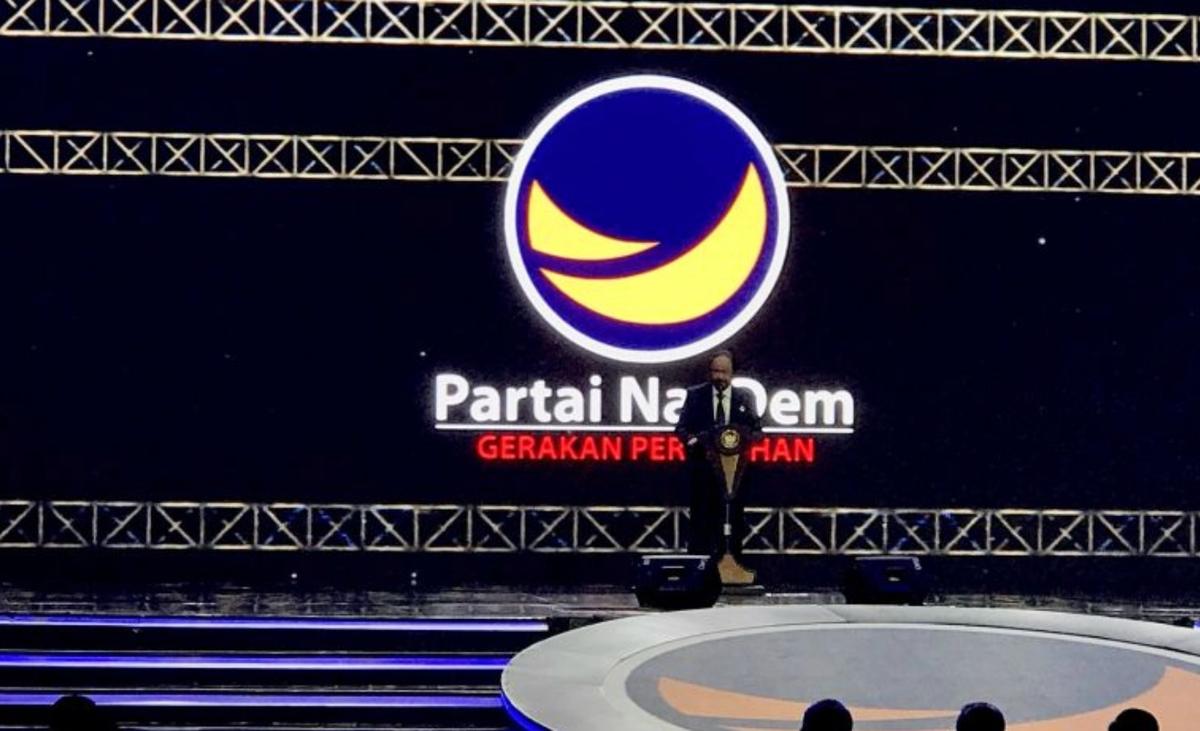 Jokowi Cerita Payungi Surya Paloh saat Hujan Deras