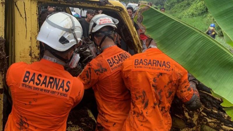 Mobil Terperosok di Parit Kalteng, Basarnas Evakuasi