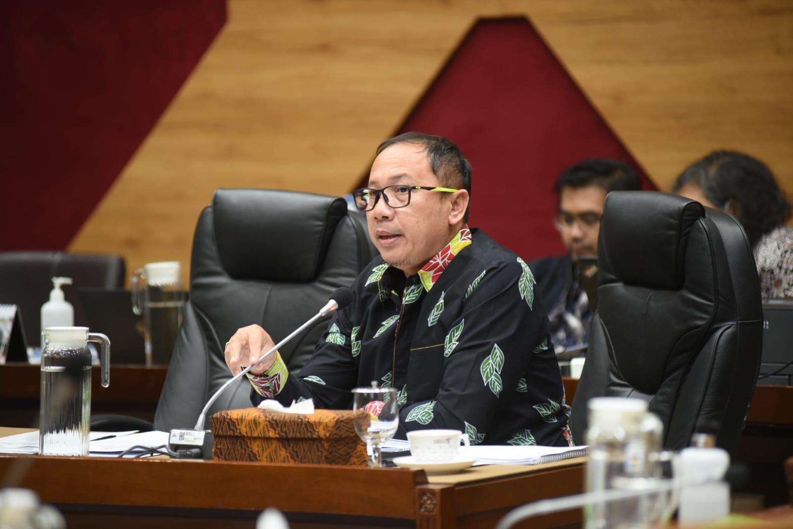 Komisi X Desak Kemendikbudristek Segera Sertifikasi 1,6 Juta Guru