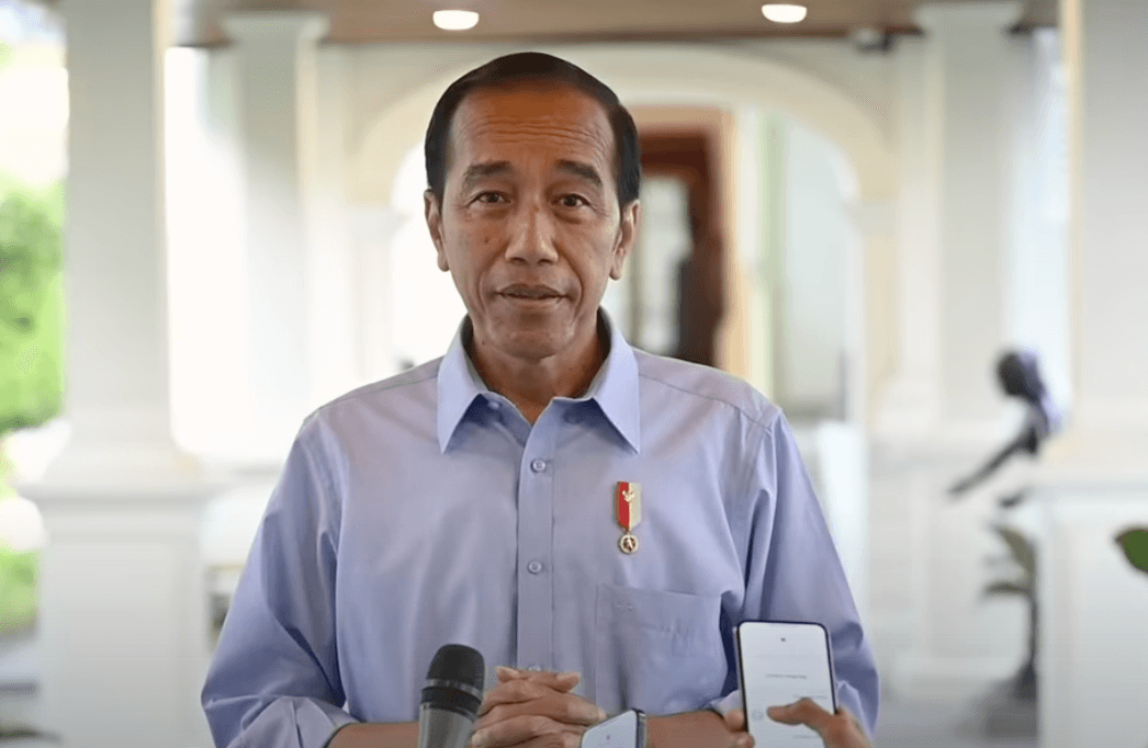 Begini Kata Jokowi soal Pakai Kemeja Biru Muda Khas Prabowo