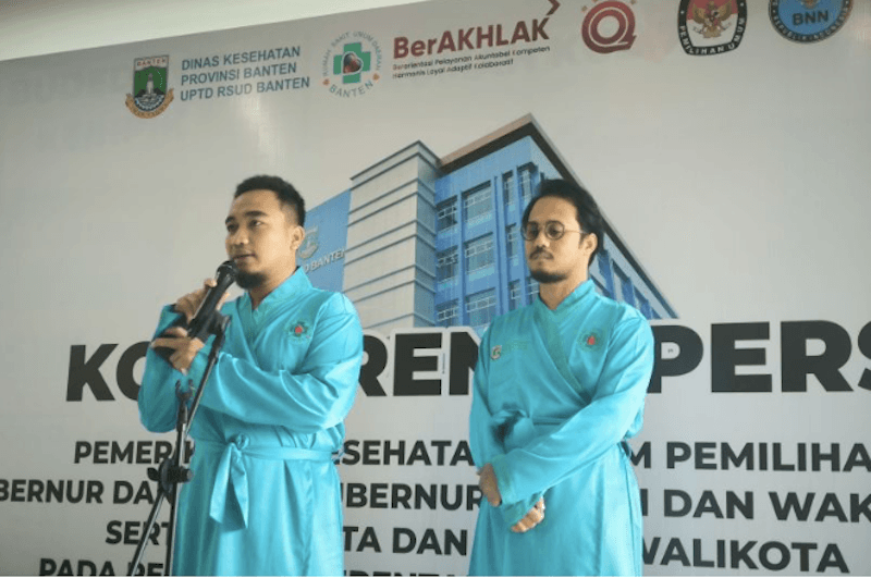 Robinsar-Fajar Periksa Kesehatan untuk Syarat Pilkada di Cilegon