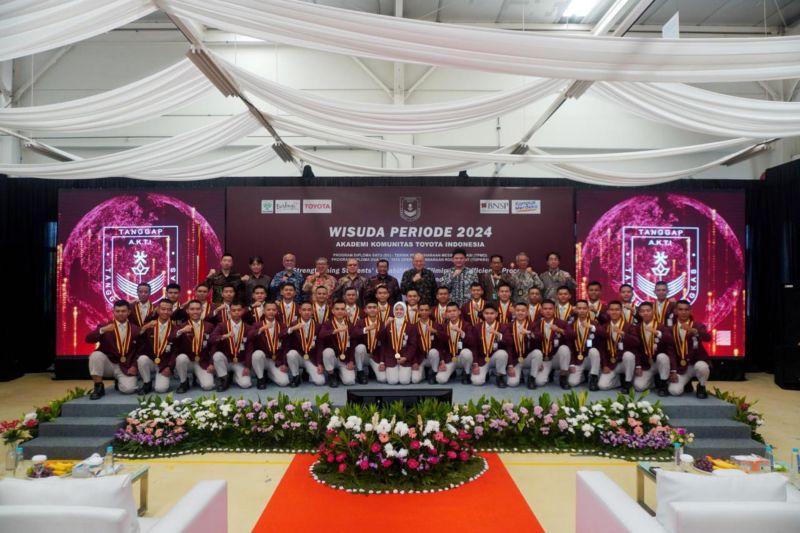 72 Mahasiswa Bidang Otomotif Lulus dari Toyota Indonesia Academy