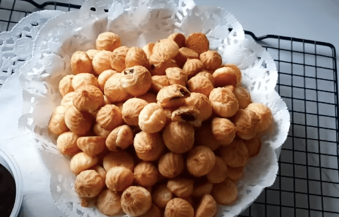 Resep Kue Sus Coklat Kering yang Renyah dan Lezat