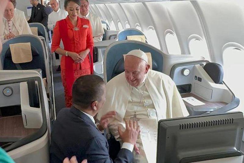 Paus Fransiskus Lanjutkan Kunjungan ke Papua Nugini Naik Garuda Indonesia