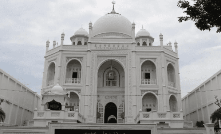 Menelusuri 10 Masjid Termegah di Jabodetabek