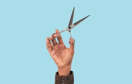 Polisi Tangkap Pria Nekat Gunting Rok Wanita di Stasiun Osaka