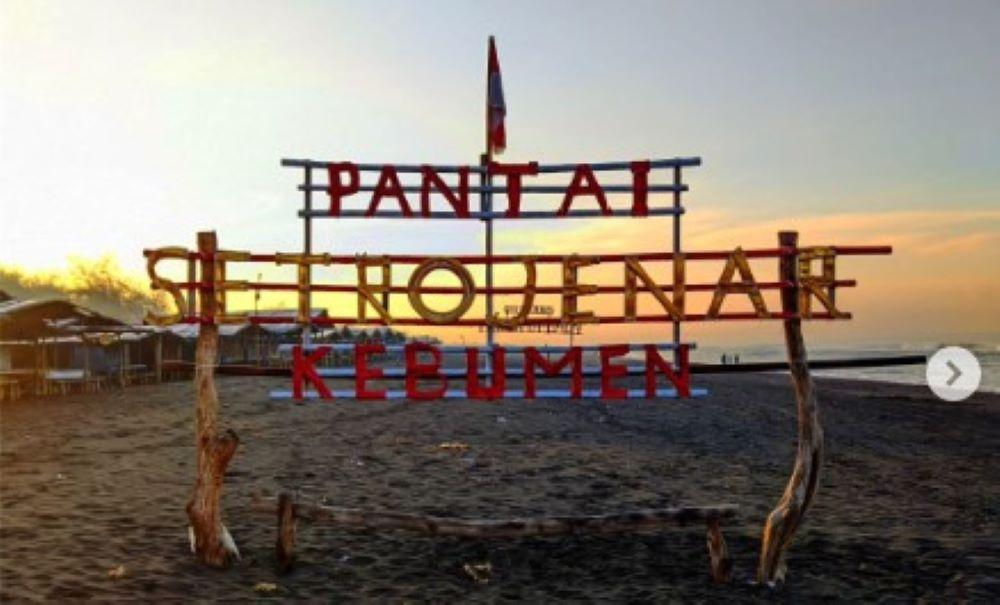 Yuk Liburan Asyik di Hamparan Pasir Laut Luas Pantai Bocor Kebumen