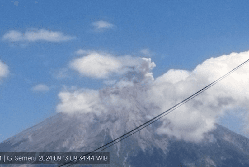 Semeru Erupsi dengan Letusan Setinggi 500 Meter