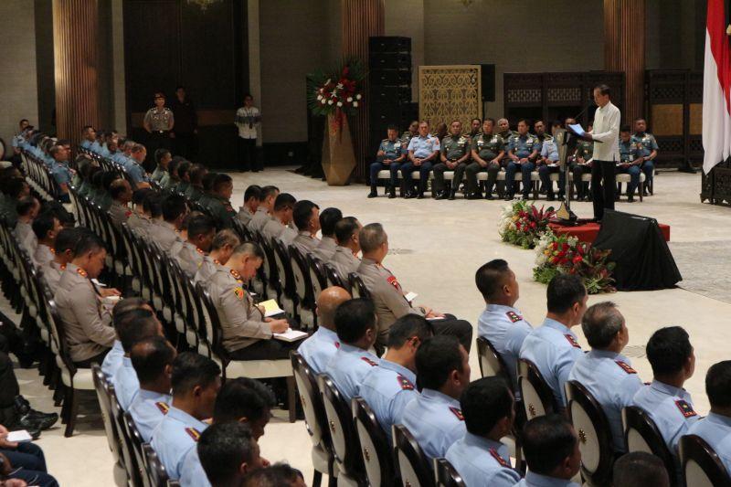 Jokowi Minta TNI-Polri jadi Institusi Pertama Lindungi Perempuan dan Anak