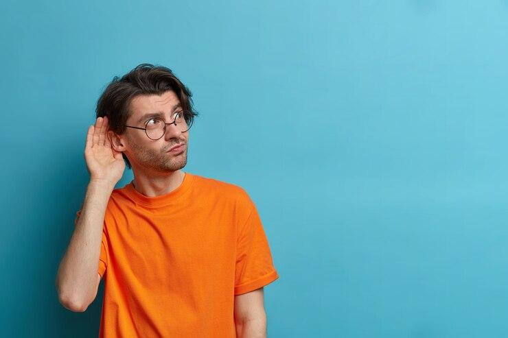 Memahami Perbedaan Hear dan Listen dalam Bahasa Inggris