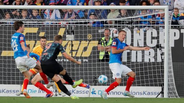 Geser Dortmund, Muenchen ke Puncak Klasemen usai Gulung Holsen 6-1