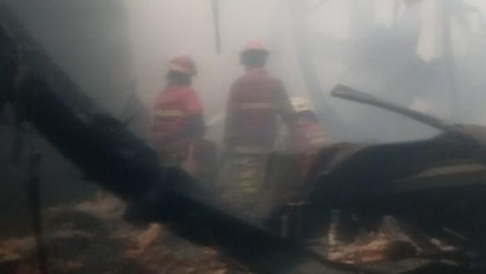 Kerugian Kebakaran Gudang Ban di Tangsel Capai Rp40 Miliar!