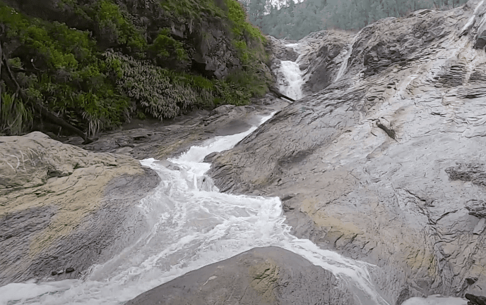 Air Terjun Kalipait: Keindahan Tersembunyi yang Wajib Dikunjungi di Jawa Timur